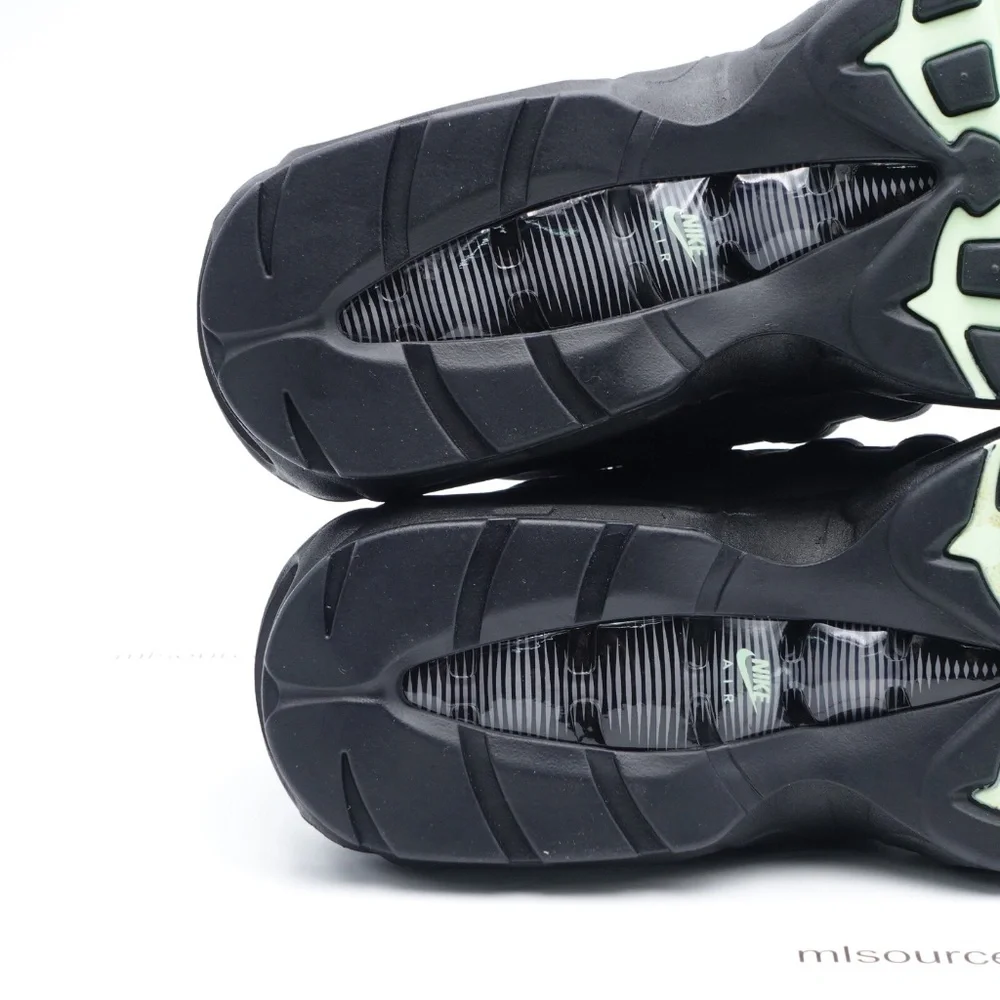 NEW Size 11.5 Men's Nike Air Max 95 Sneaker HM0622-001 Black/Vapor Green